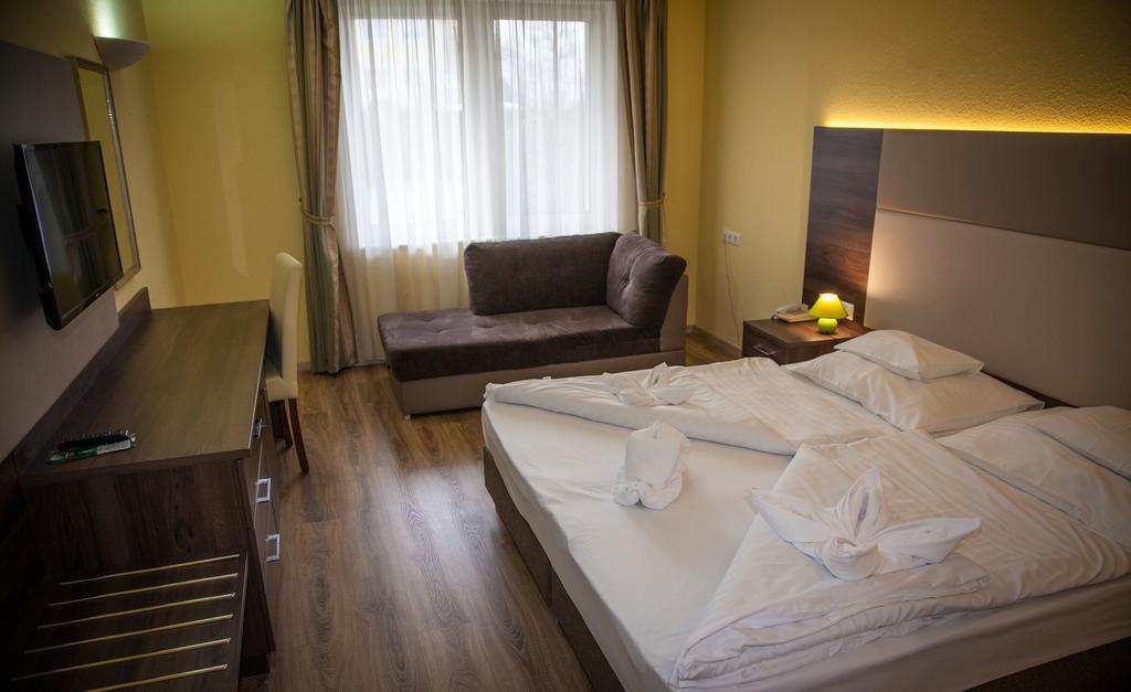 Jade Hotel-Ezüsthíd Hotel Veszprém Kültér fotó