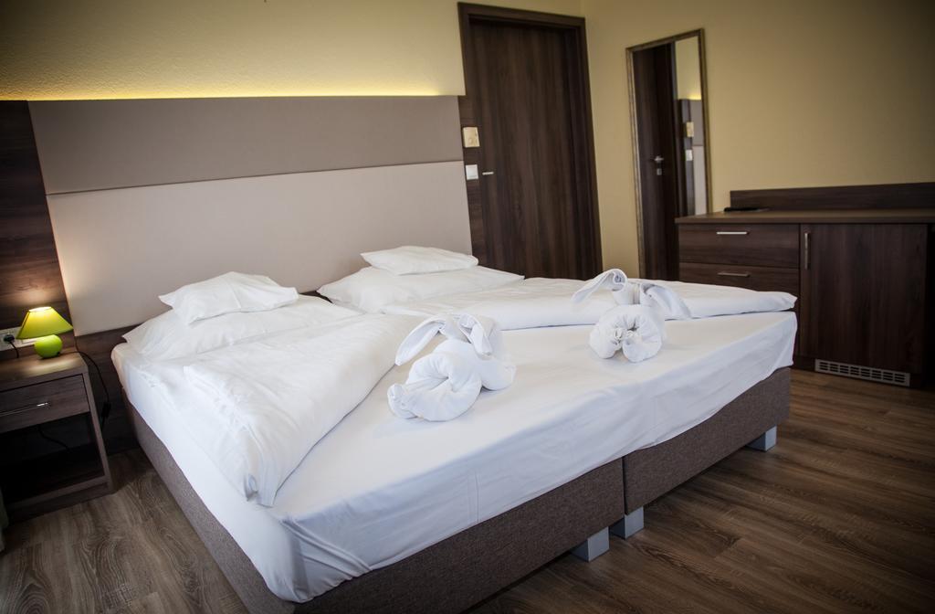 Jade Hotel-Ezüsthíd Hotel Veszprém Kültér fotó