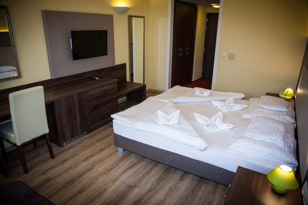 Jade Hotel-Ezüsthíd Hotel Veszprém Kültér fotó