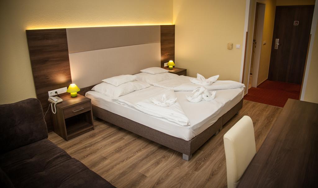 Jade Hotel-Ezüsthíd Hotel Veszprém Kültér fotó