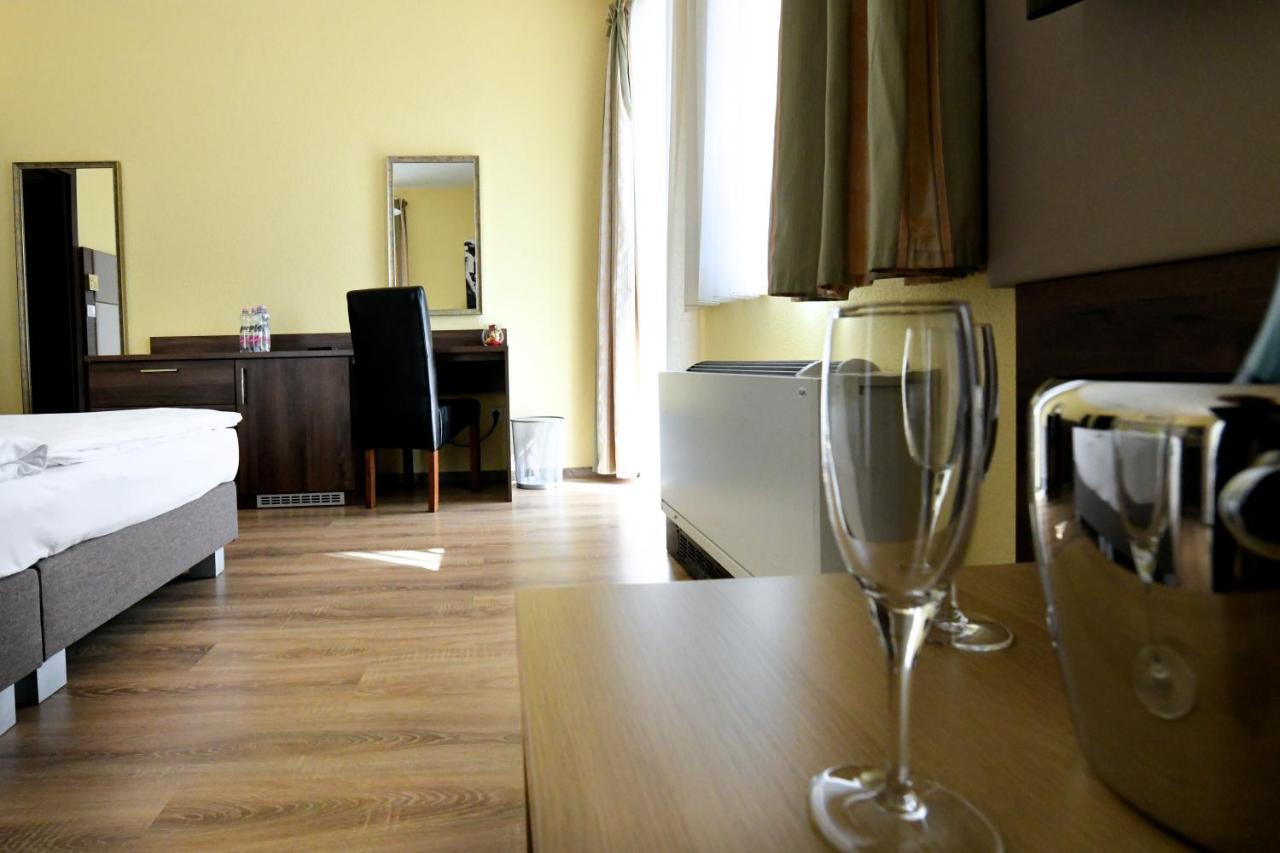 Jade Hotel-Ezüsthíd Hotel Veszprém Kültér fotó