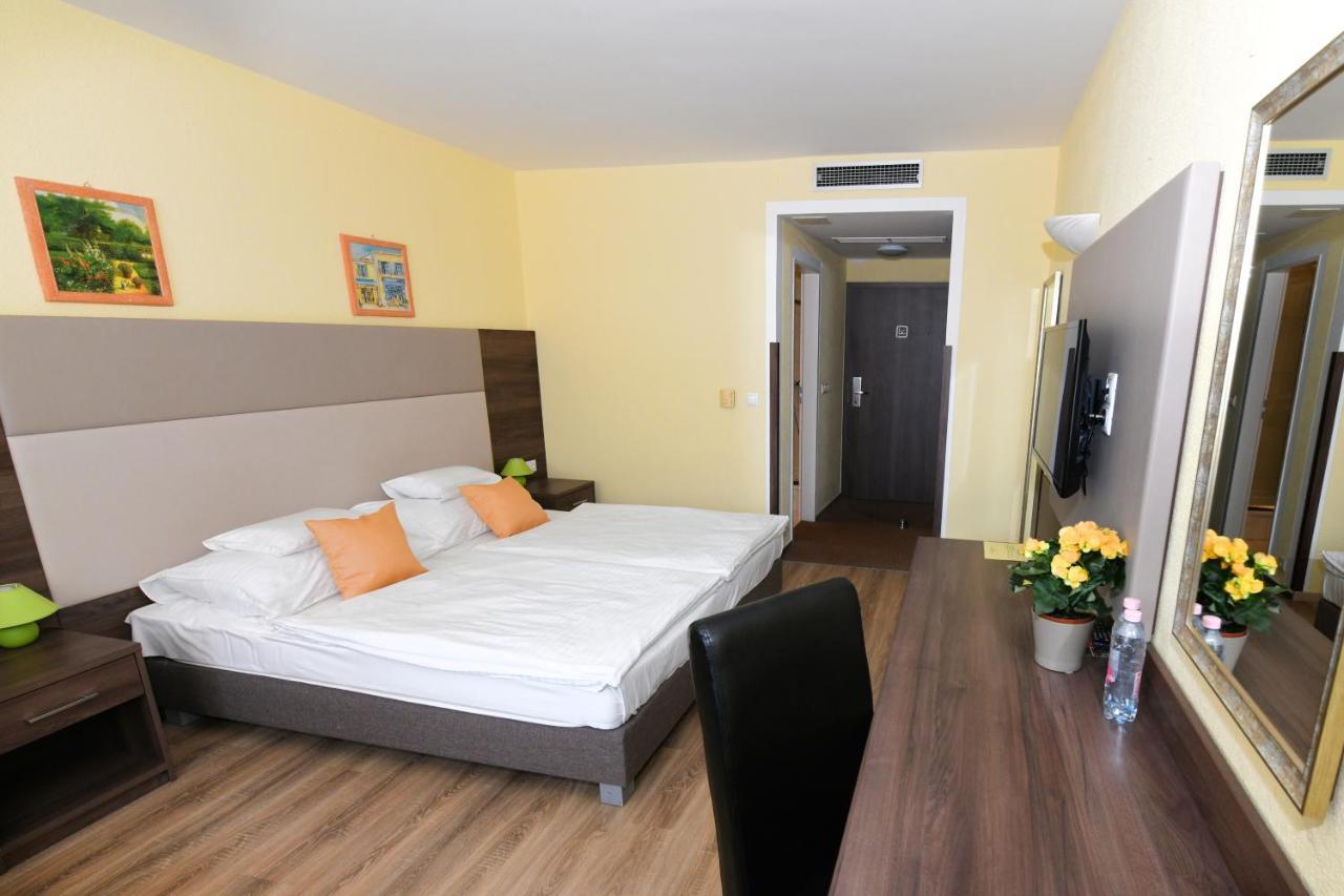 Jade Hotel-Ezüsthíd Hotel Veszprém Kültér fotó